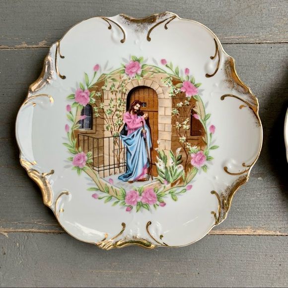 EUC Vintage 2 Religious Wall Plates - Picture 5 of 16